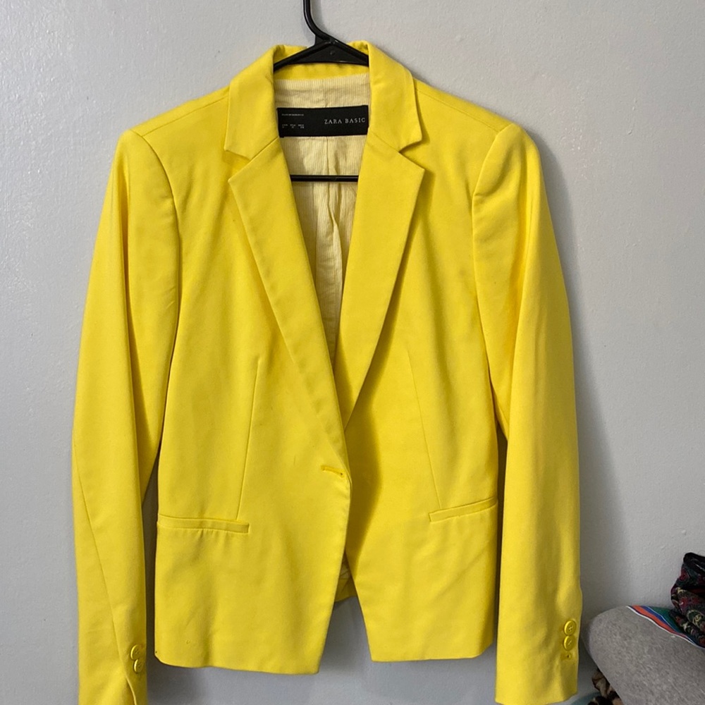 It’s really pretty it fits fitted